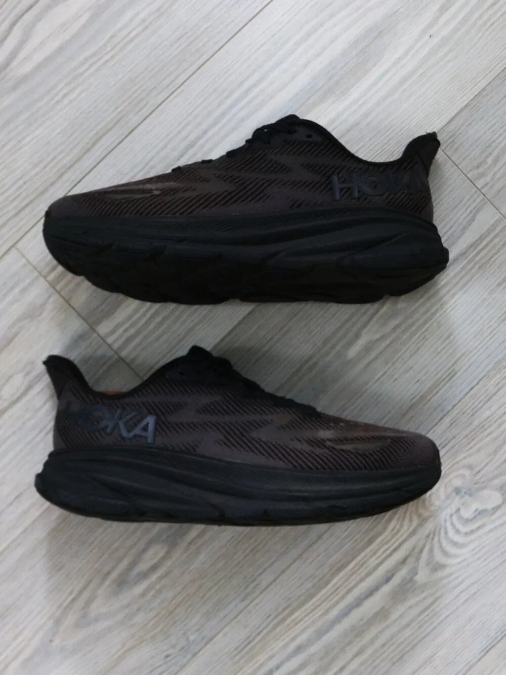 Hoka One One Clifton 9 Running Shoes Women's 8 D WIDE Triple Black 1132211 BBLC